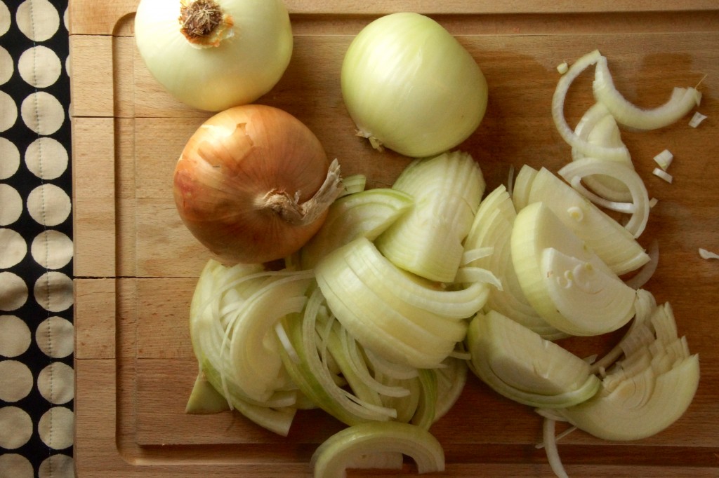 French Onion Soup (Soupe à l'Oignon Gratinée)