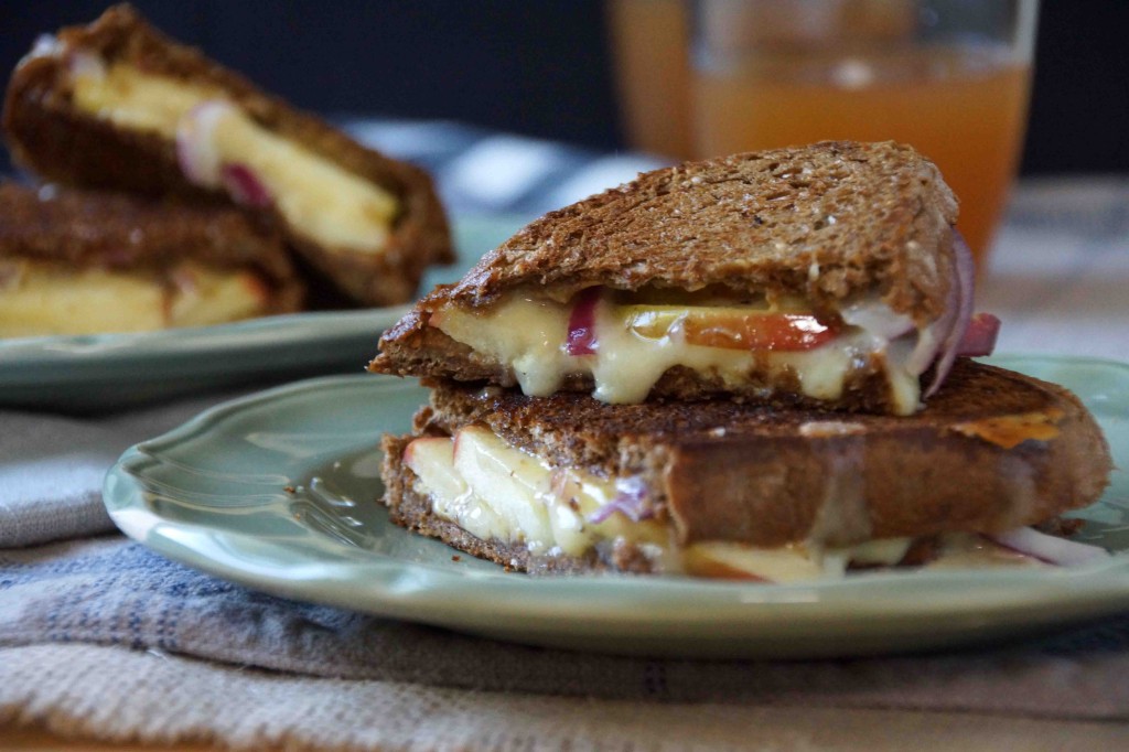 Grilled Cheese Sandwich with Apples on Pumpernickel